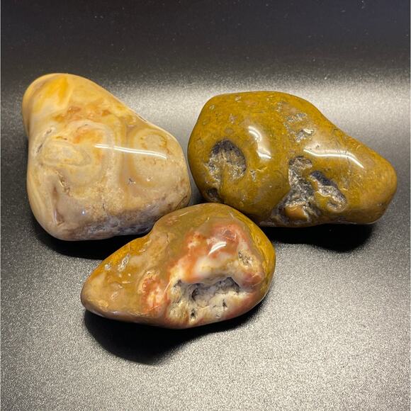 Beautiful Large Prairie Agates - Picture 1 of 11